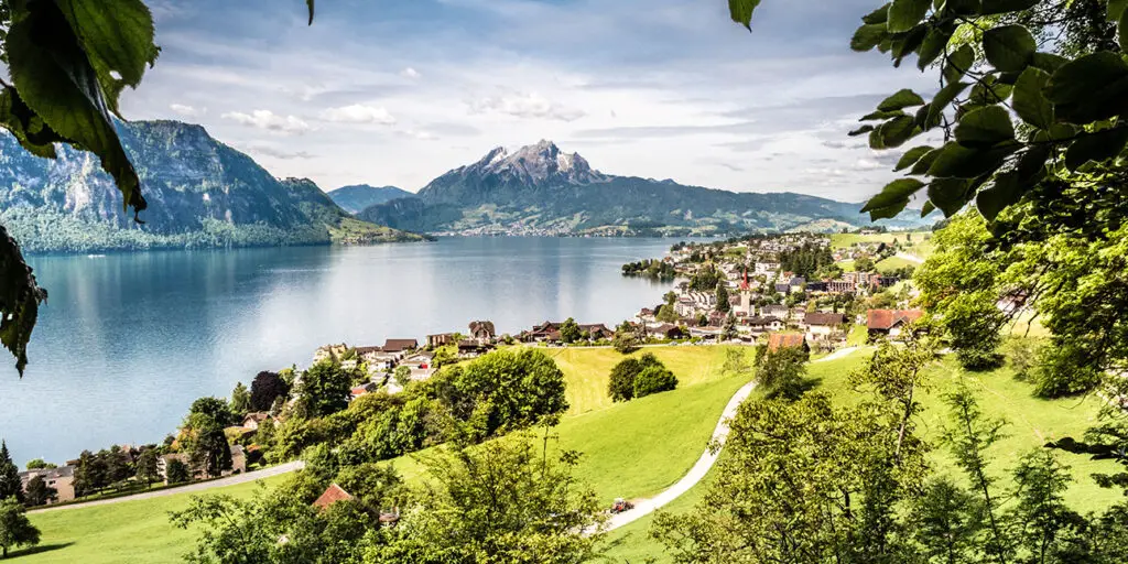 Die Wunderschöne Landschaft Der Schweizer Riviera Erkunden