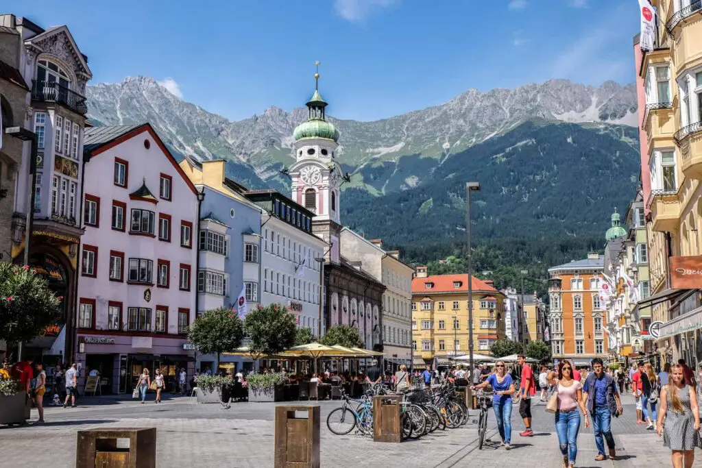 Schauen Sie sich in der Altstadt von Innsbruck um