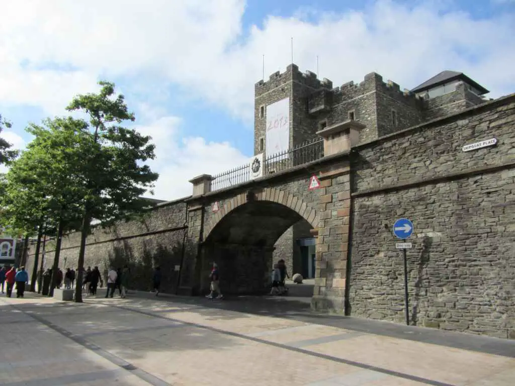 Entdecken Sie Derry, die ummauerte Stadt Londonderry